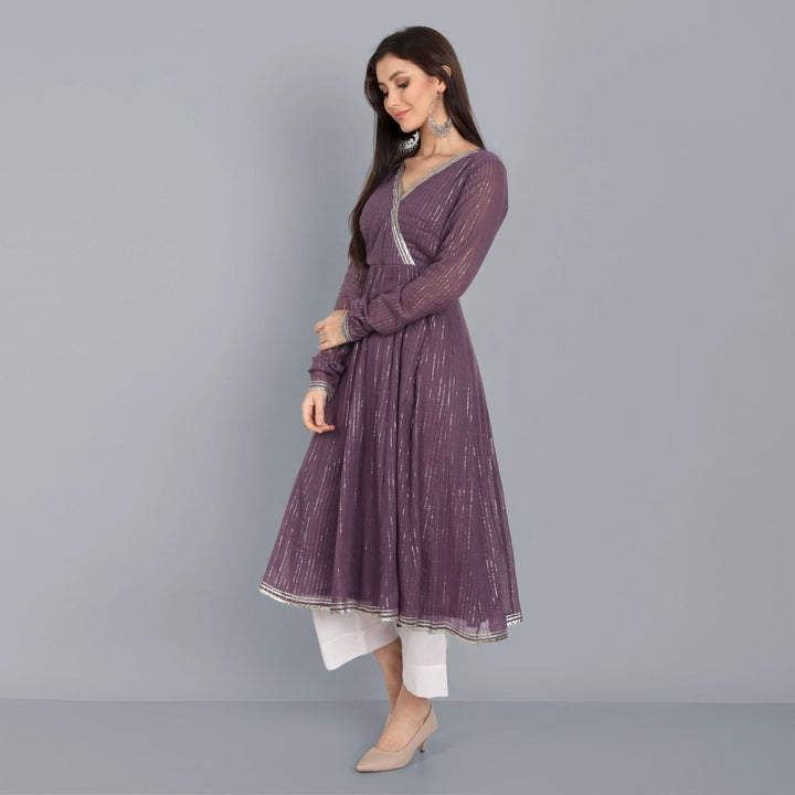 What is the difference in anarkali and angrakha?