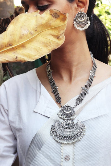 Tan Chandrani Silver Necklace & Earrings Set