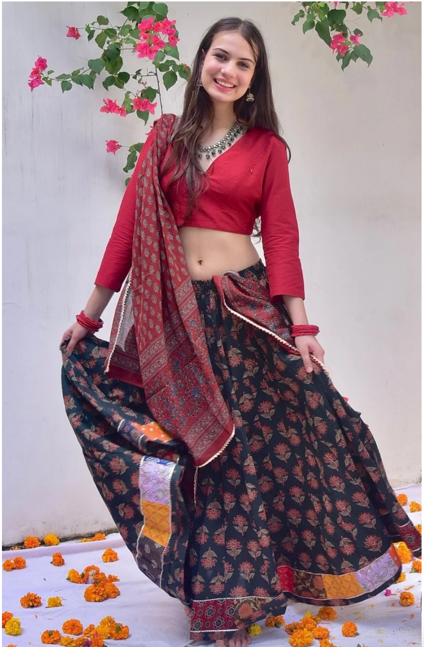 Lehengas and Laughter: Perfect Ethnic Outfits for Garba 2024