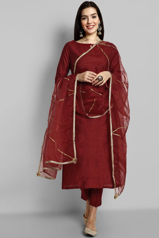 Maroon boat neck kurta paired with elasticated pants and an organza dupatta - a stylish set of three for a sophisticated and coordinated look